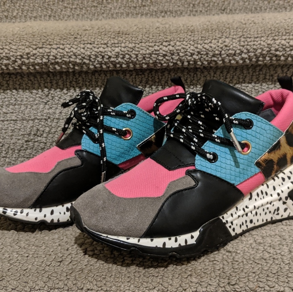 Like new Steve madden Cliff sneakers